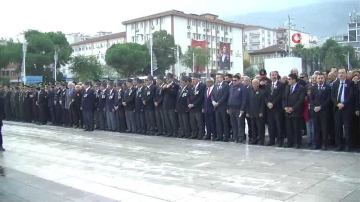 Küçük Elif, Atatürk\'ü Anma Töreninde Gözyaşlarına Boğuldu