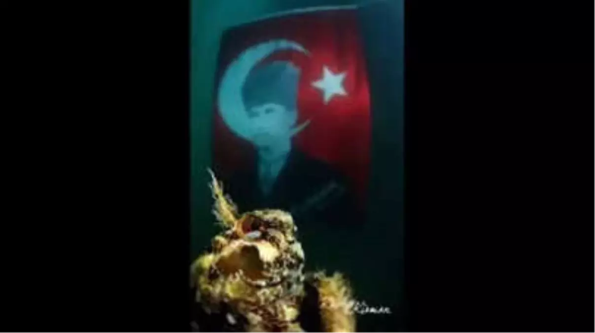 Kuşadası\'nda Atatürk İçin Su Altında Anma Etkinliği