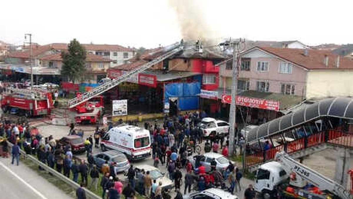 Lastik Tamirhanesinde Çıkan Yangın Evi de Yaktı