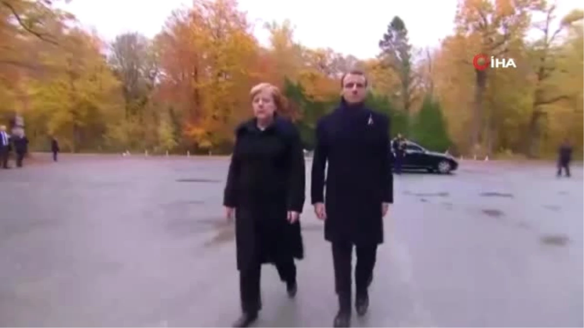Macron ve Merkel\'den Sembolik Görüşme