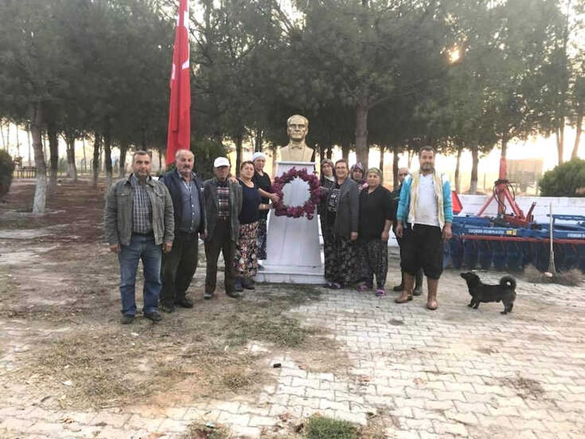 Mahalleliden Atatürk\'e Kasımpatılı Anma