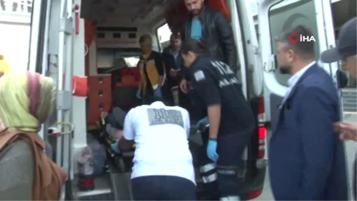 Minibüs Ticari Araca Çarptı: 4 Yaralı