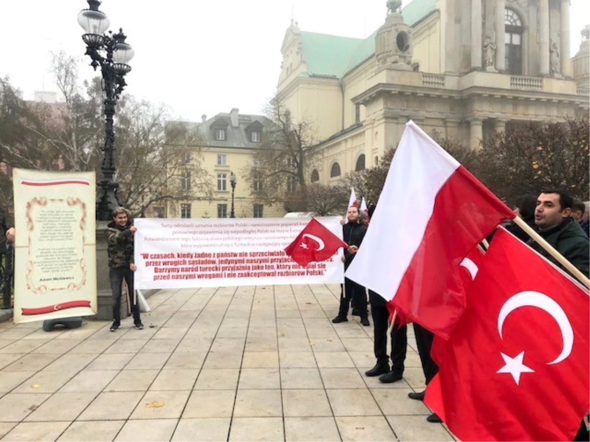 Polonya\'da Yaşayan Türkler Polonya\'nın Bağımsızlığının 100. Yılını Kutladı