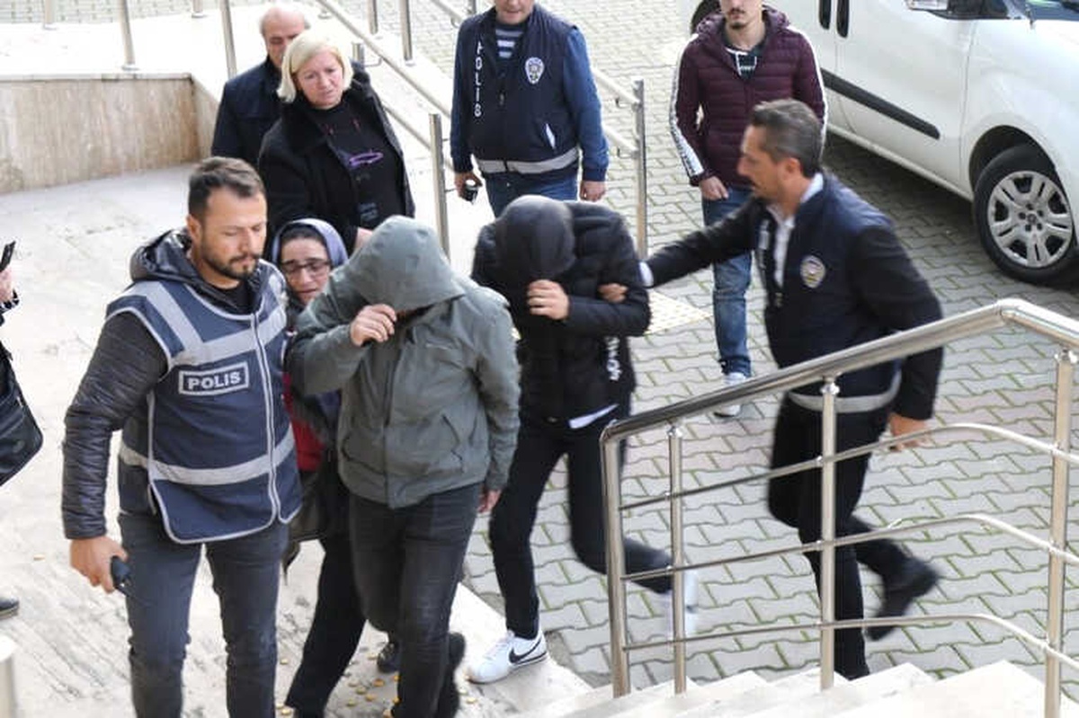 Sahte Polisler Dolandırıcılıktan Tutuklandı