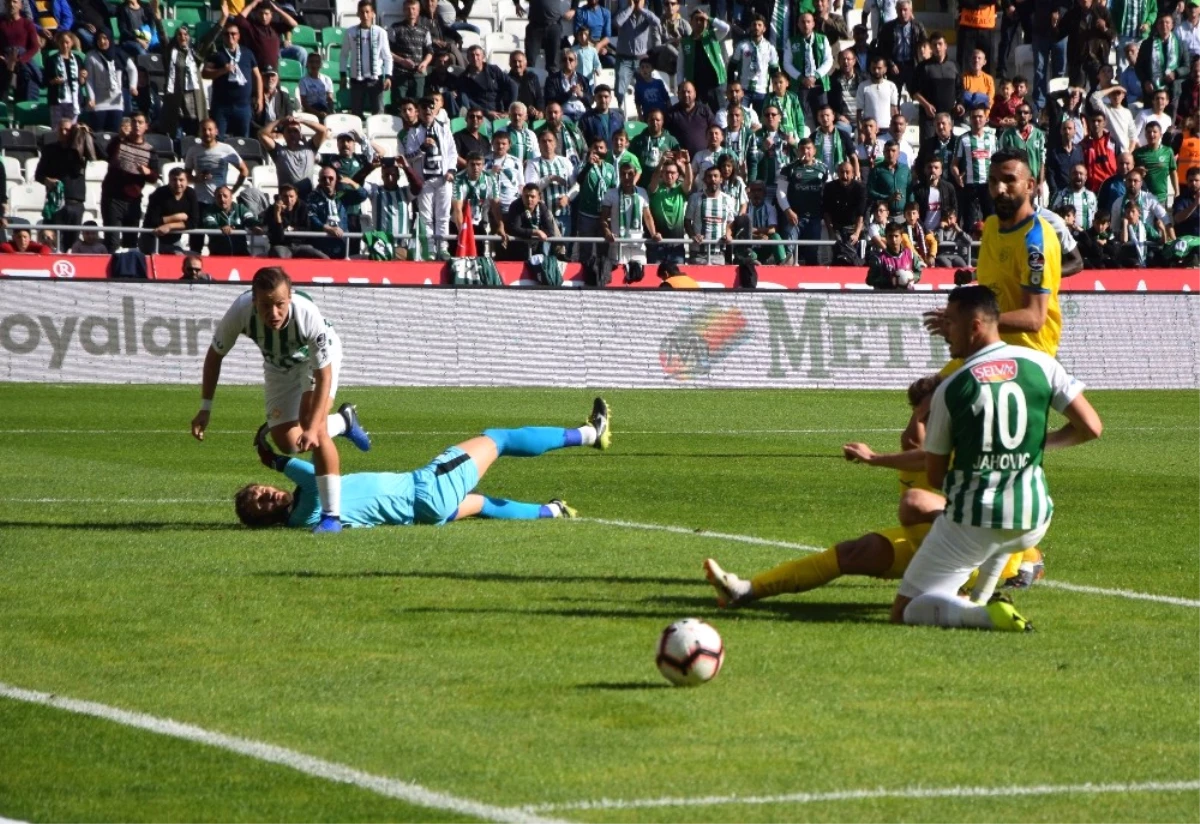 Spor Toto Süper Lig: Atiker Konyaspor: 0 - Mke Ankaragücü: 0 (İlk Yarı)