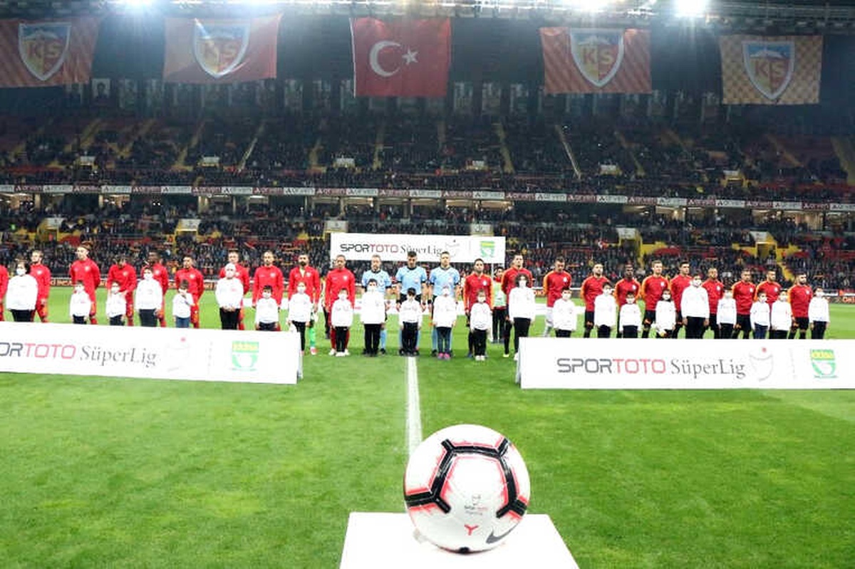 Spor Toto Süper Lig: Kayserispor: 0 - Galatasaray: 1 (Maç Devam Ediyor)