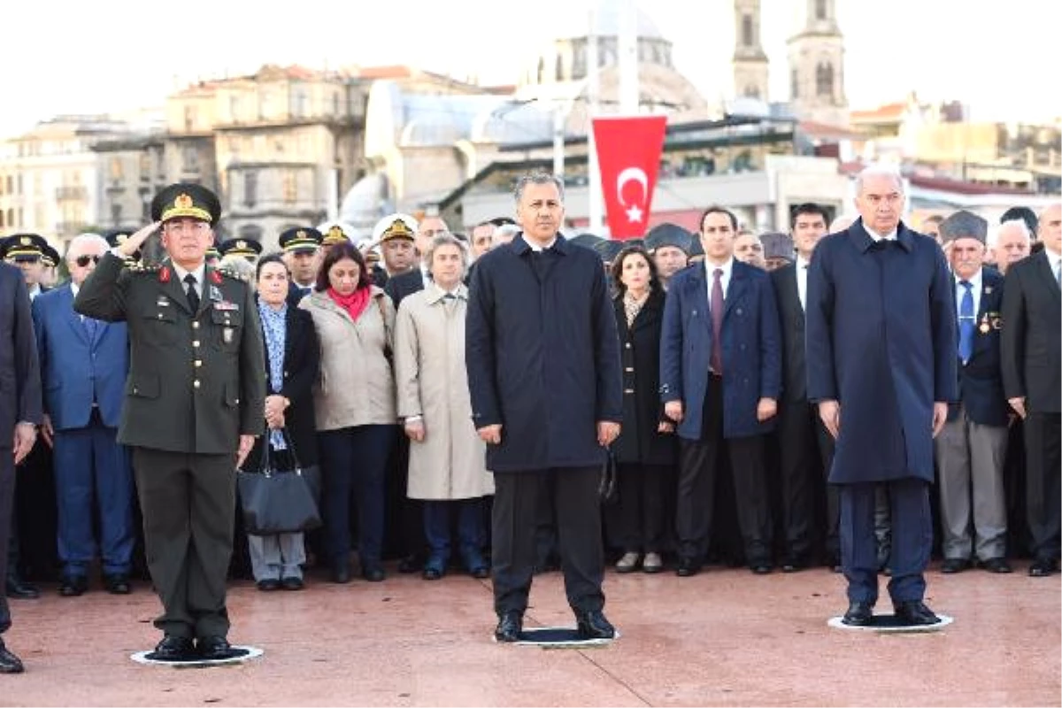 Taksim Meydanı\'nda Atatürk\'ü Anma Töreni Düzenlendi