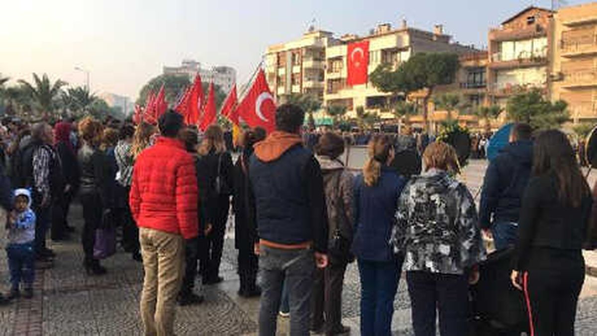 Turgutlu\'da, Ata\'ya Saygı Duruşunda Siren Çalmamasına Soruşturma