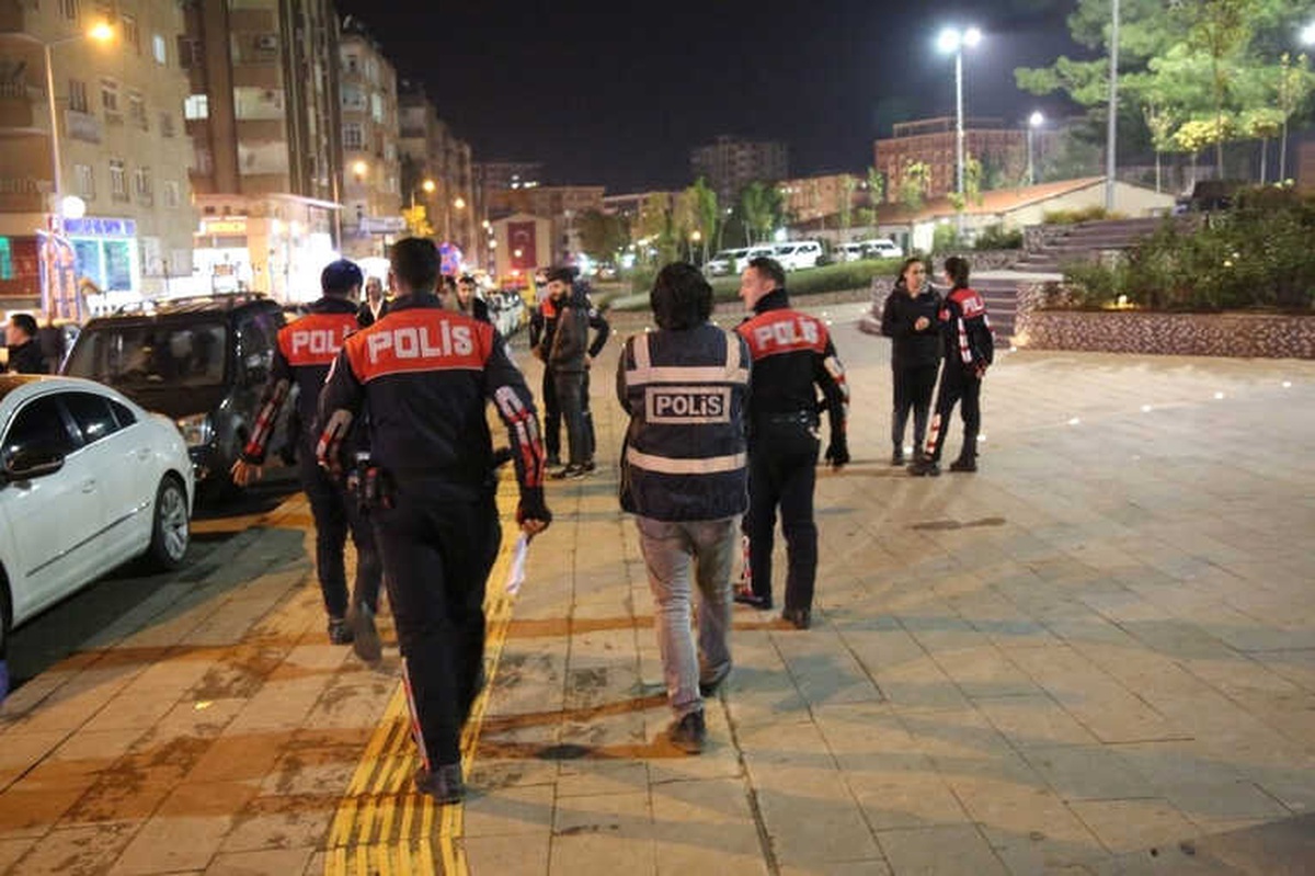 Ülke Genelinde \'Güven Uygulaması\' Yapıldı: Bin 810 Şahıs Yakalandı
