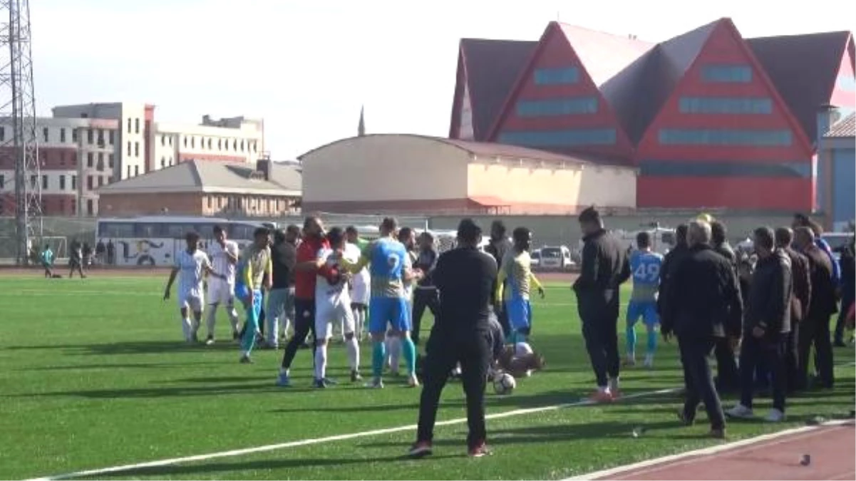Ağrı\'da Stadyumun Açılış Maçında Olay Çıktı