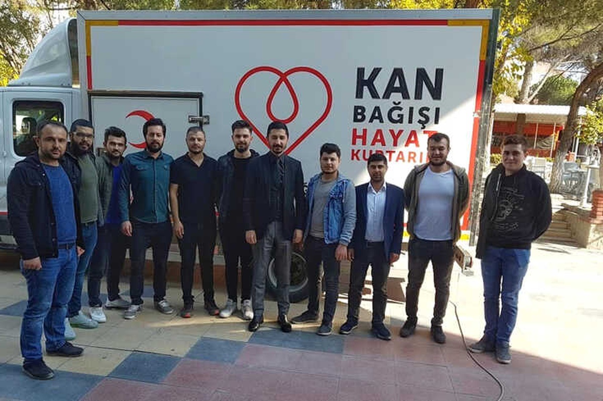 AK Parti\'li Gençlerden Kan Bağışı