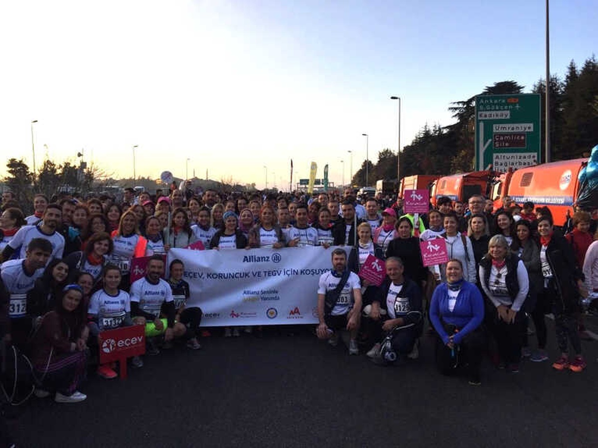 Allianz Türkiye, 40\'ıncı İstanbul Maratonu\'nun En Kalabalık Koşu Takımıyla, Çocukların İyiliği İçin...