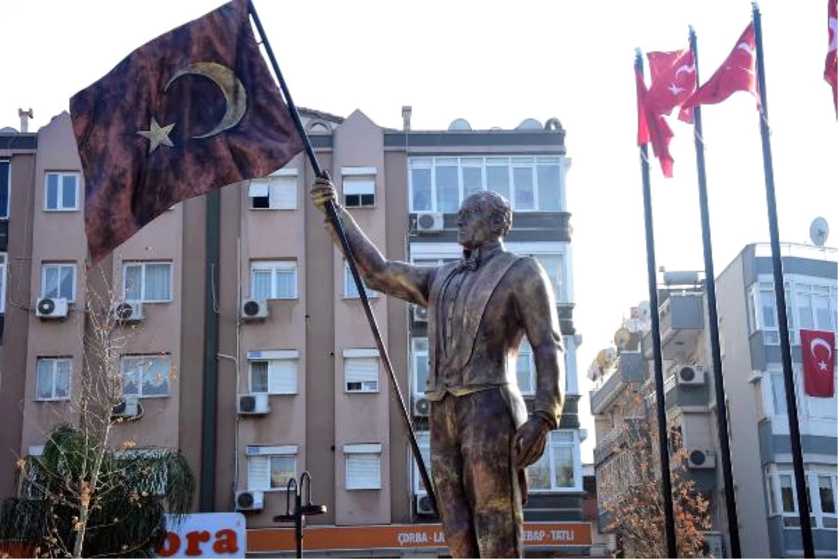 Atatürk\'e Benzemeyen Heykel Yeniden Tasarlanacak