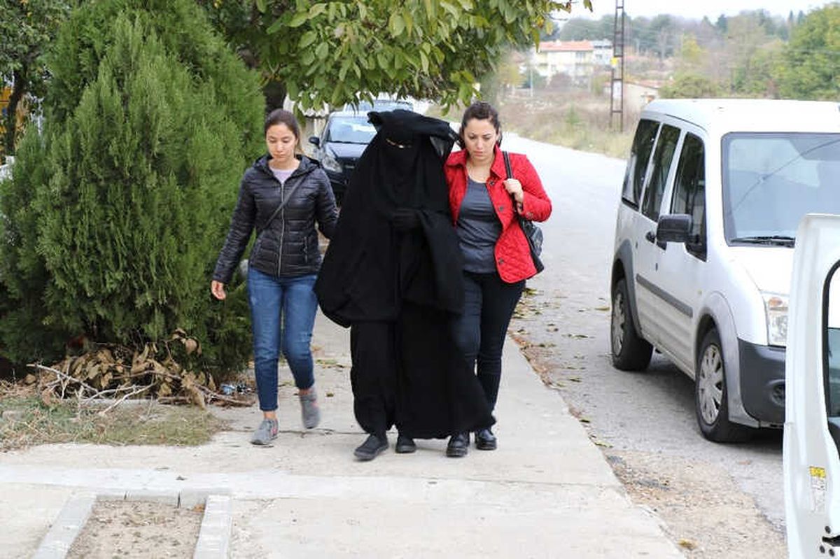 Atatürk\'e Hakaretten Gözaltına Alınan Genç Kız Tutuklandı