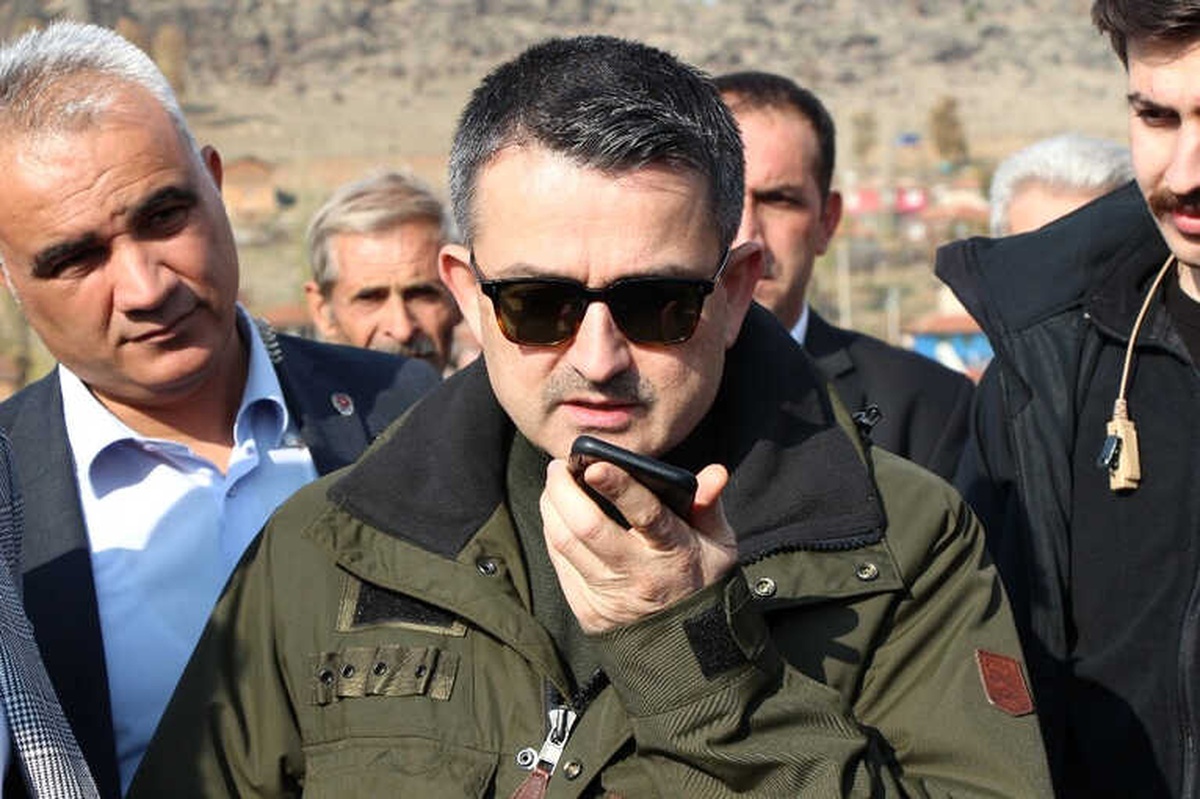 Bakan Pakdemirli Telefonların Çekmediği İlçede Şikayetlere Duyarsız Kalmadı