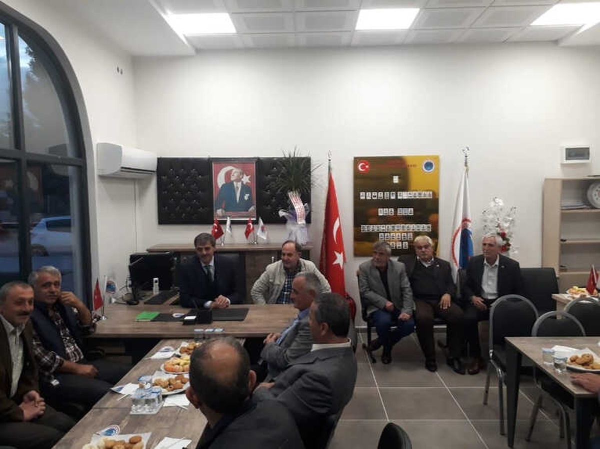 Başkan Alemdar, Muhtarlarla Yeni Dernek Binasında Bir Araya Geldi