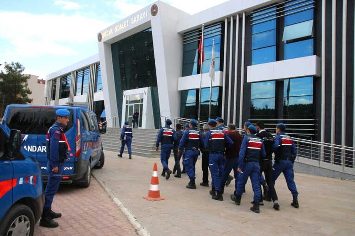 Burdur\'da Jandarma ile Hırsızlık Şüphelileri Arasındaki Silahlı Çatışma
