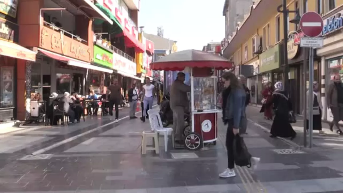 Depremin Ardından Hayata Tek Koluyla Tutundu