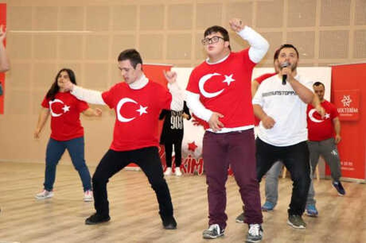 Down Sendromlu Çocuklar Tiyatro Eğitimiyle Sosyalleşiyor