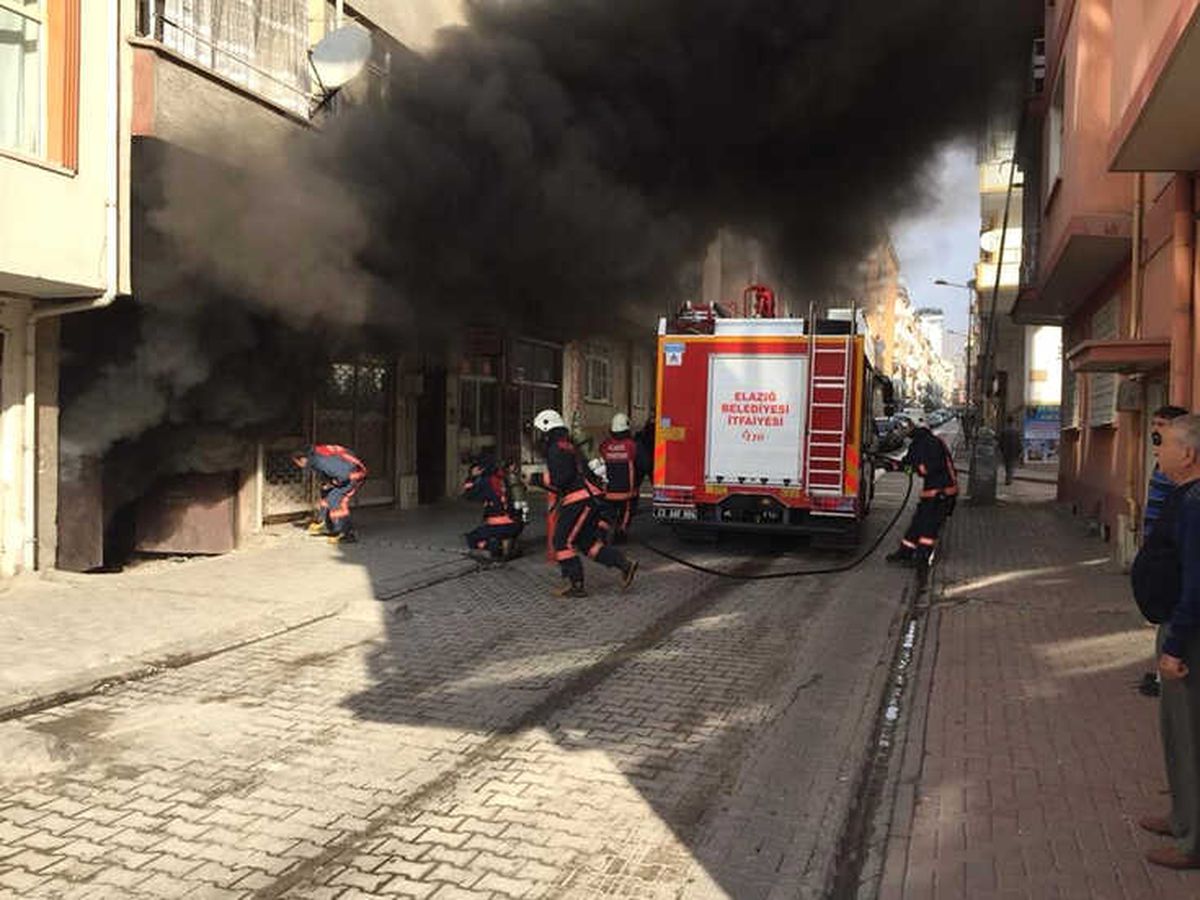 Elazığ\'da Depo Yangını
