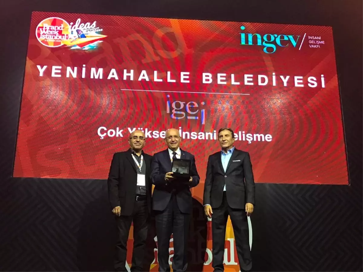 İnsani Gelişme Zirvesi\'nde Yenimahalle\'ye Plaket