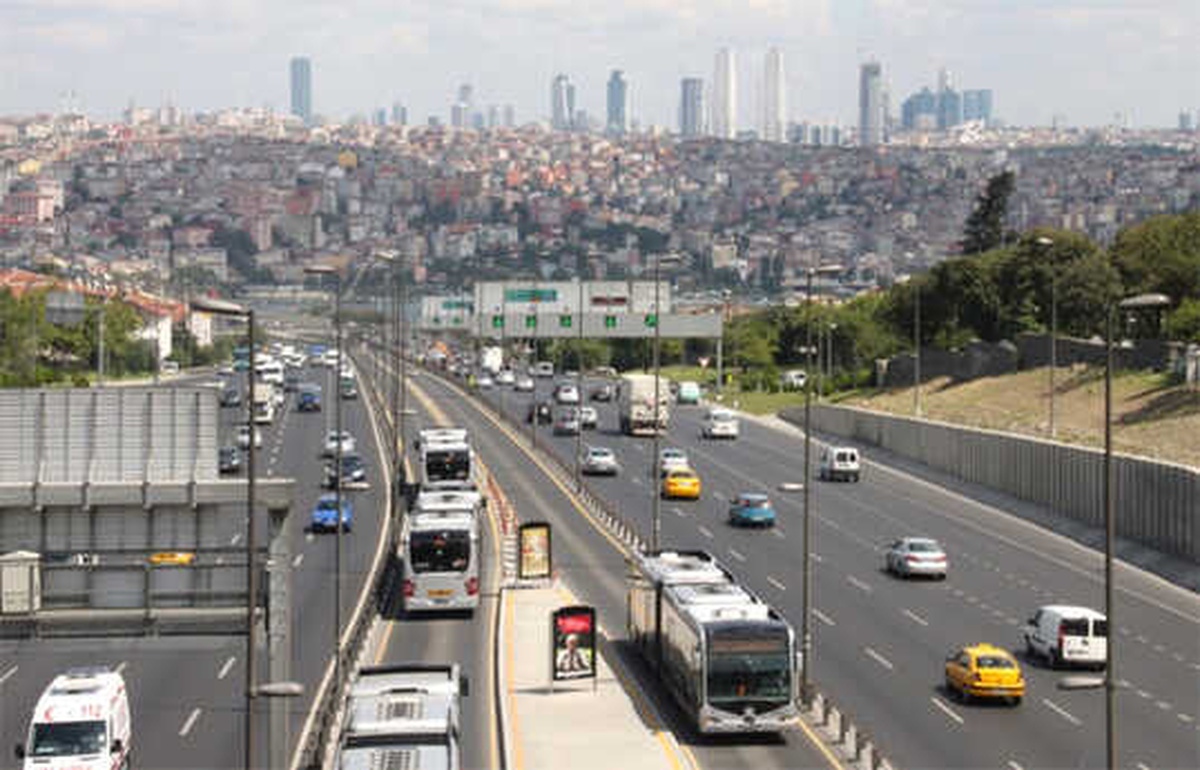 İstanbullulara Metrobüs ve Tramvay Uyarısı