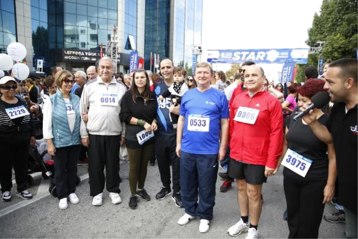Lefkoşa Turkcell\'le Koşuyor" Maratonu Binlerce Kişinin Katılımıyla Gerçekleşti
