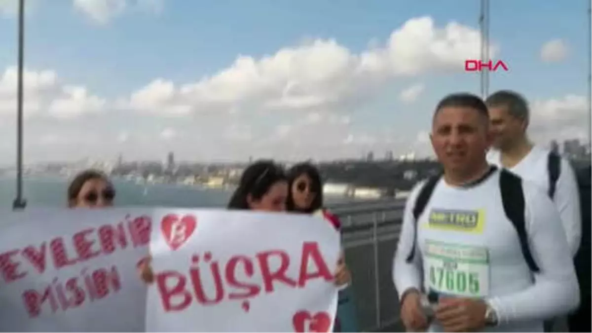 Maraton Sırasından Köprüde Sürpriz Evlilik Teklifi