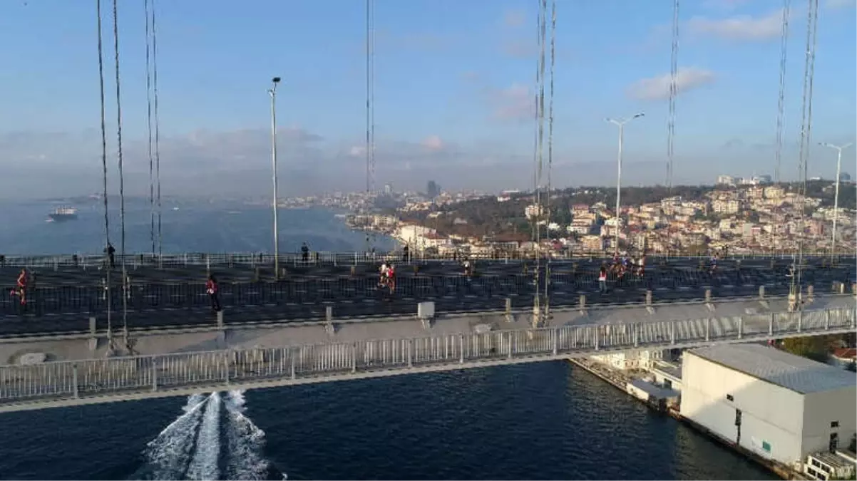 Maraton Sporcularının Tarihi Yarımada ve Galata Köprüsü\'nden Geçişleri Havadan Görüntülendi