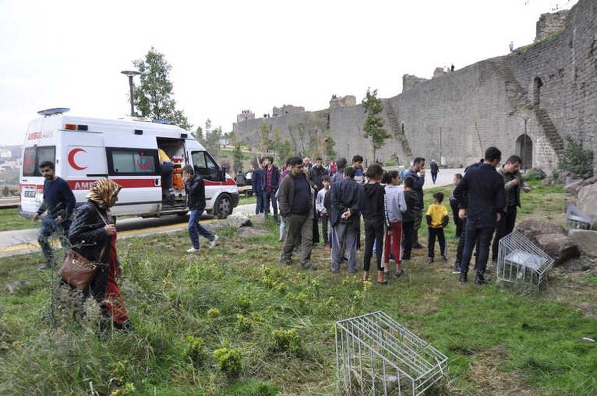 Metrelerce Yükseklikteki Surlardan Düşen Baba ve Kızının Durumu Ağır