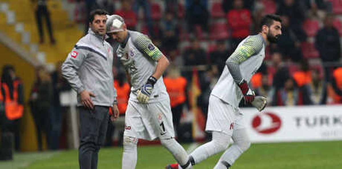 Muslera\'ya Dikiş