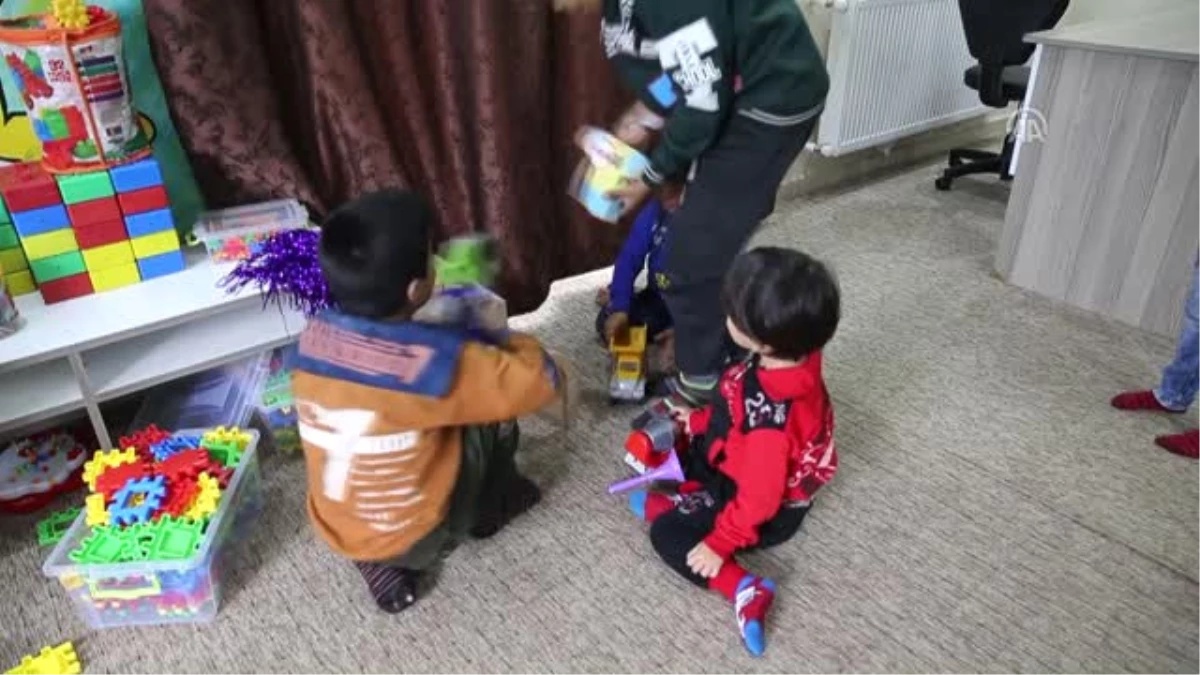 Suriyeli Çocukların Oyuncak Sevinci