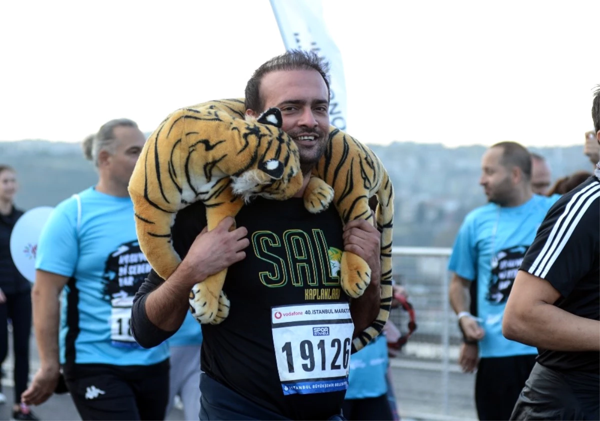 Vodafone 40. İstanbul Maratonu\'nda Atletler Yolu Yarıladı