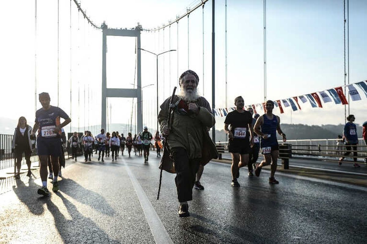 Vodafone Maraton\'a Katılan Dedeler Gençlere Taş Çıkardı