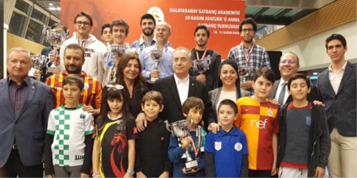 10 Kasım Atatürk\'ü Anma Satranç Turnuvası\'nda Ödüller Sahiplerini Buldu