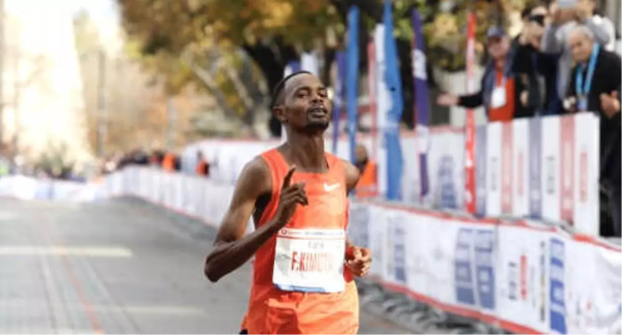 40. İstanbul Maratonu\'nun Erkekler Parkurunun Kazananı Kenyalı Atlet Felix Kimutai Oldu