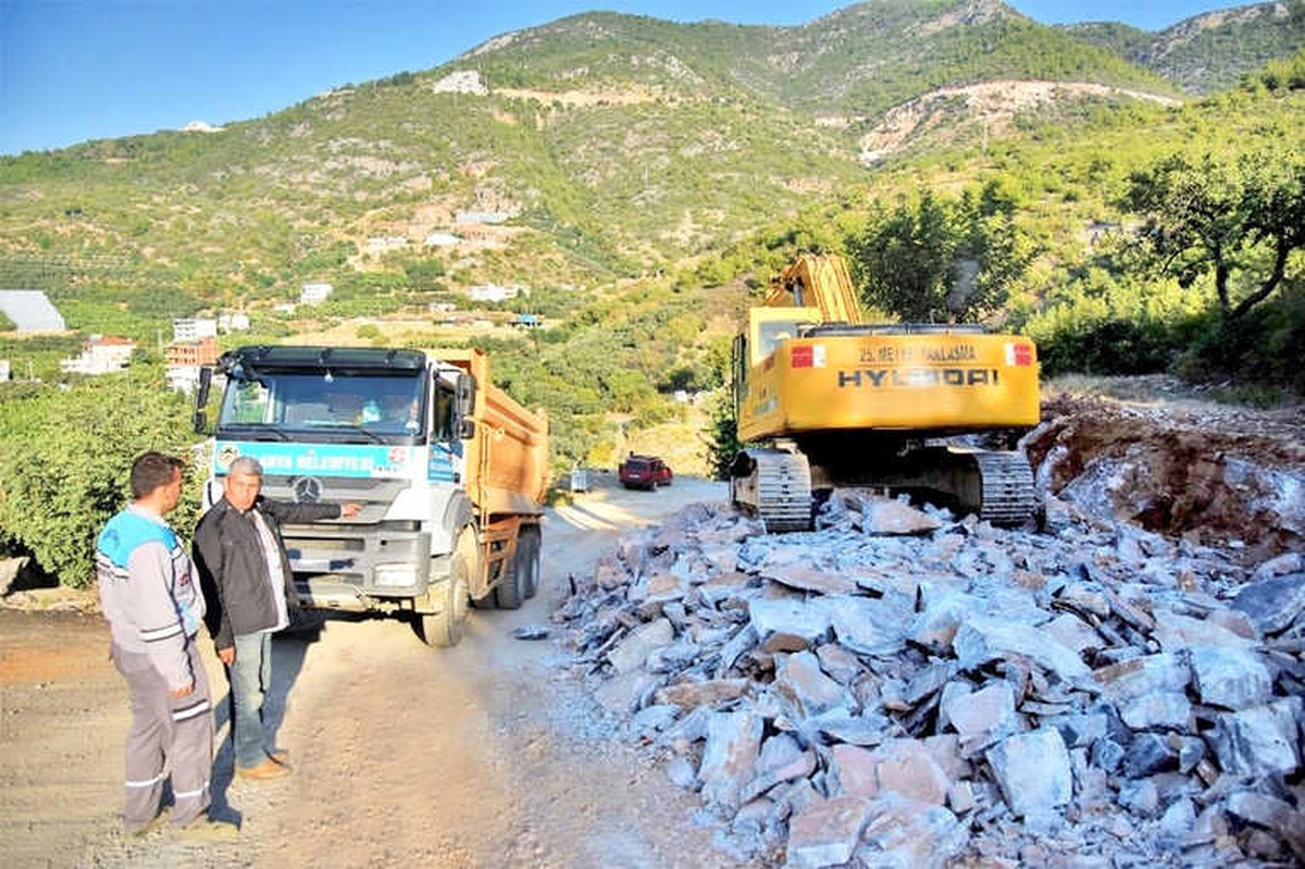 Alanya Cikcilli\'de Yol Açma Çalışması