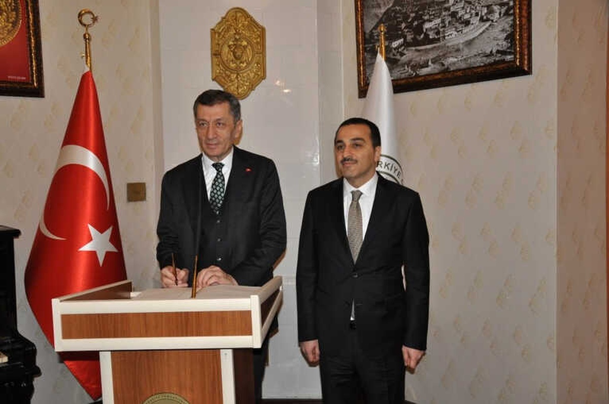 Bakan Selçuk, Vali Öksüz\'ü Makamında Ziyaret Etti