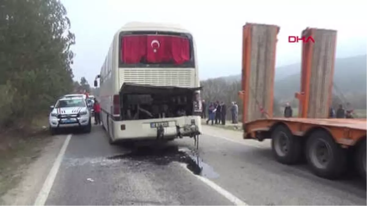 Bolu Öğrencileri Fuara Götüren Otobüsler Çarpıştı 11 Yaralı