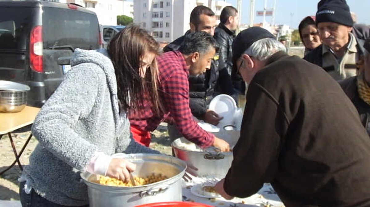 Burhaniye\'de Develer Havut Giydi