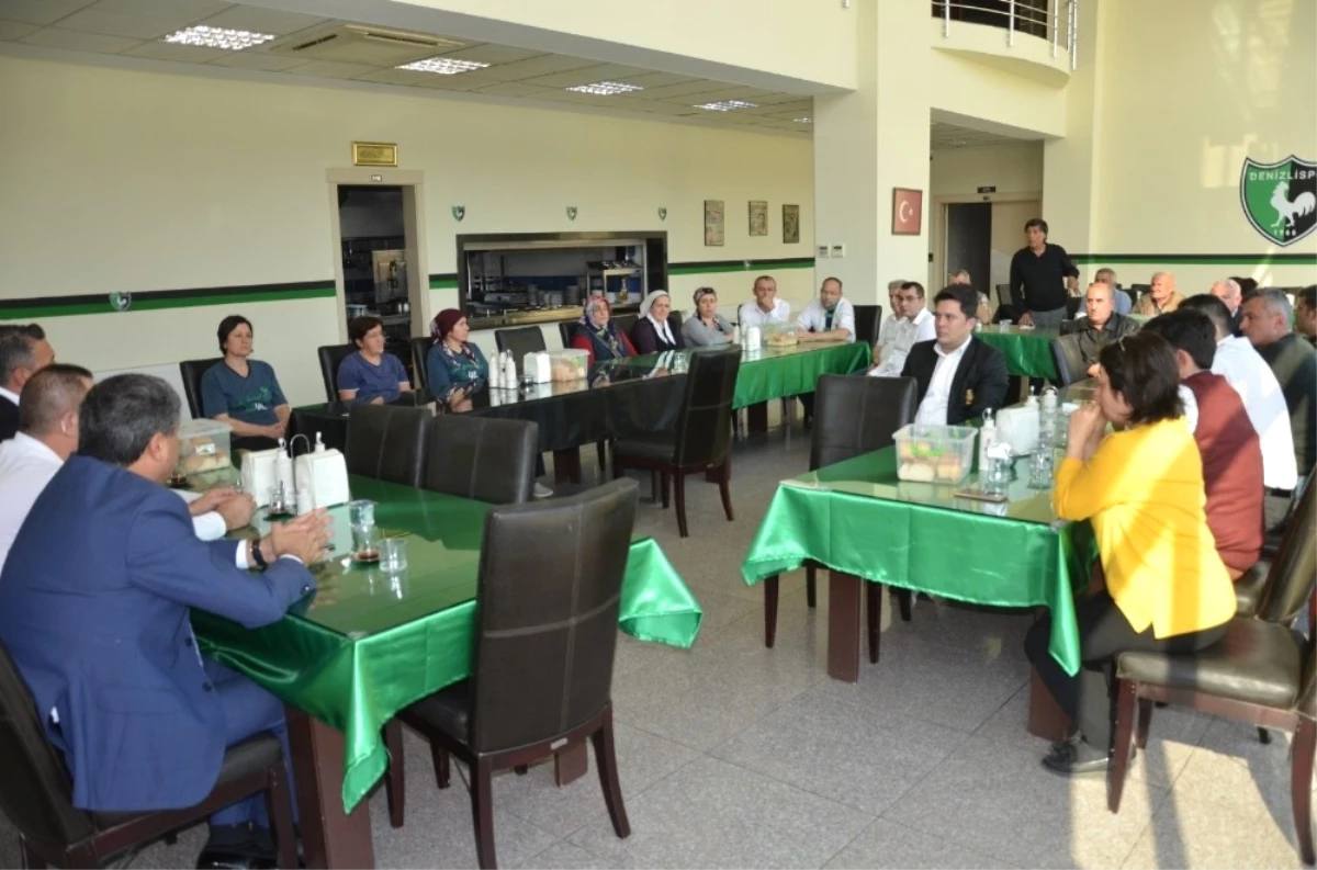 Denizlispor\'da Başkan Ali Çetin, Personellerin Sorunlarını Dinledi
