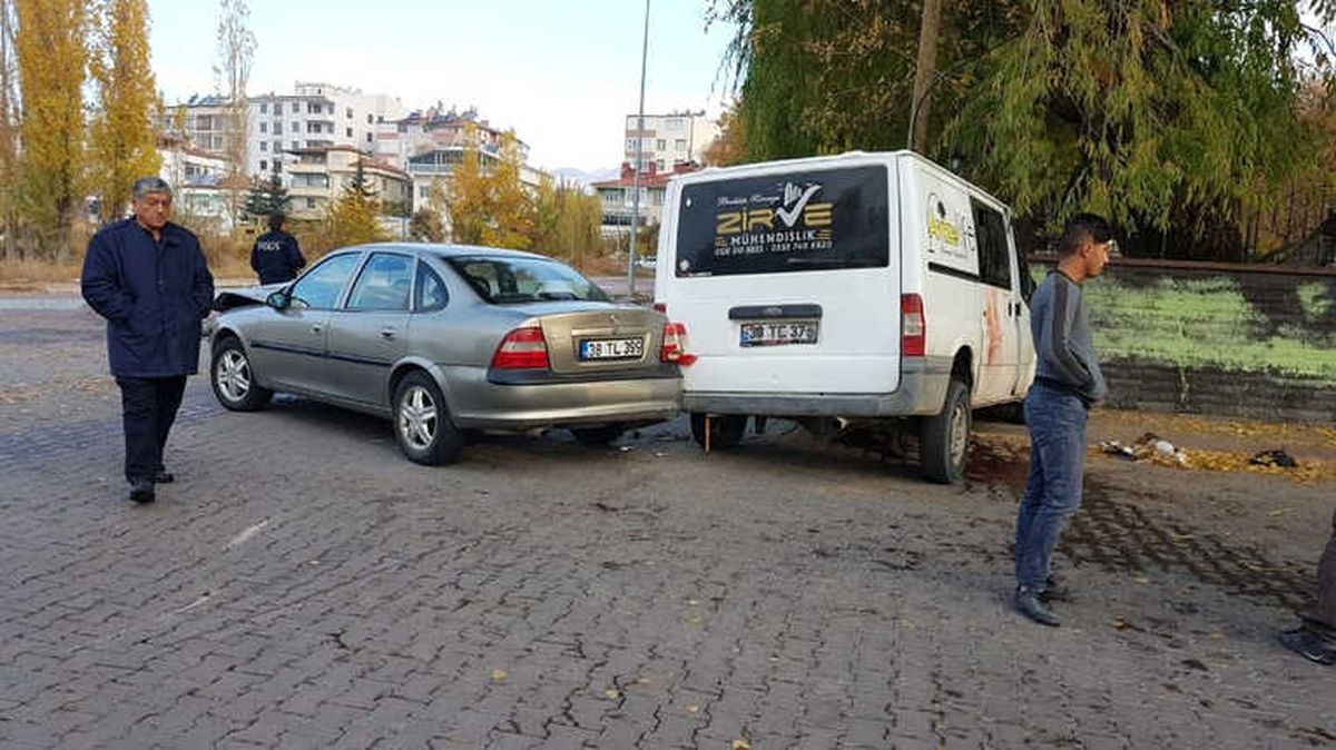Develi\'de Trafik Kazası: 4 Yaralı