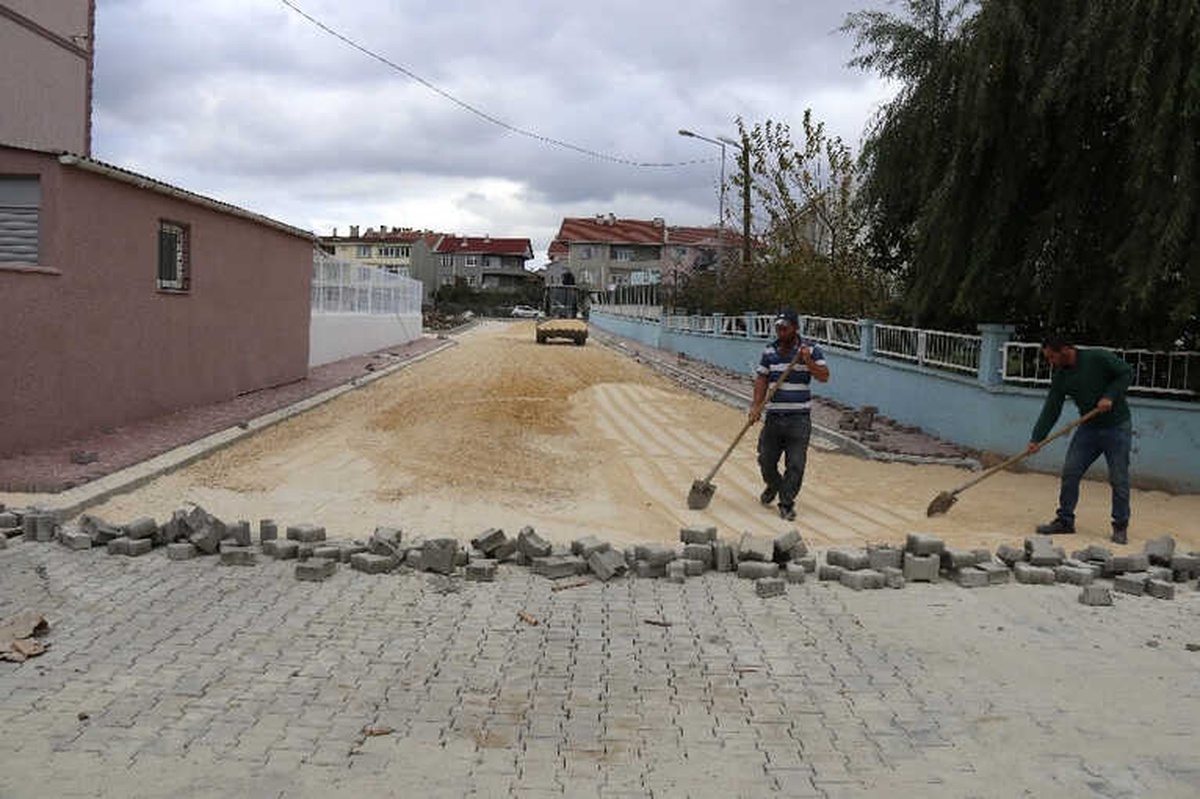 Ergene\'de Parke Taşı Döşeme Çalışmaları Sürüyor