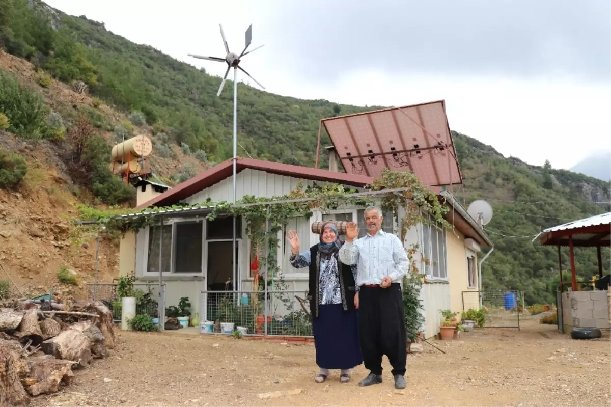 Eşini de Alıp Şehirden Kaçtı, Doğayla İç İçe Kendi Hayatını Kurdu