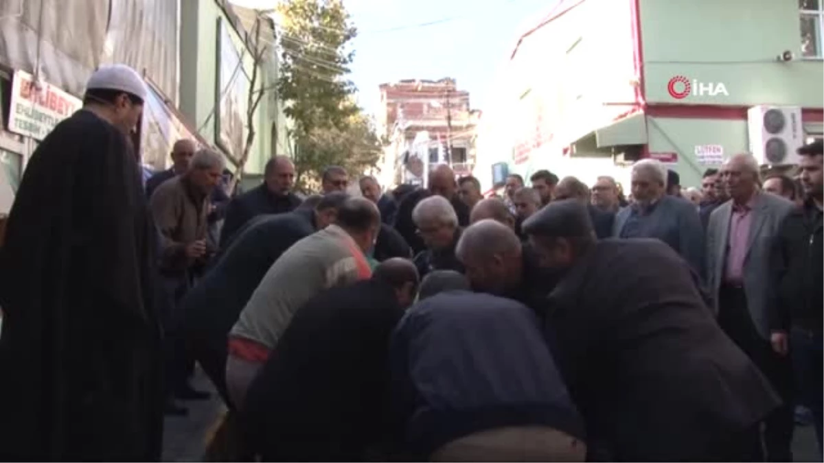 Eski Eşi Tarafından Öldürülen Zahide Oğuz ve Kardeşi Kutluay Oğuz Son Yolculuğuna Uğurlandı