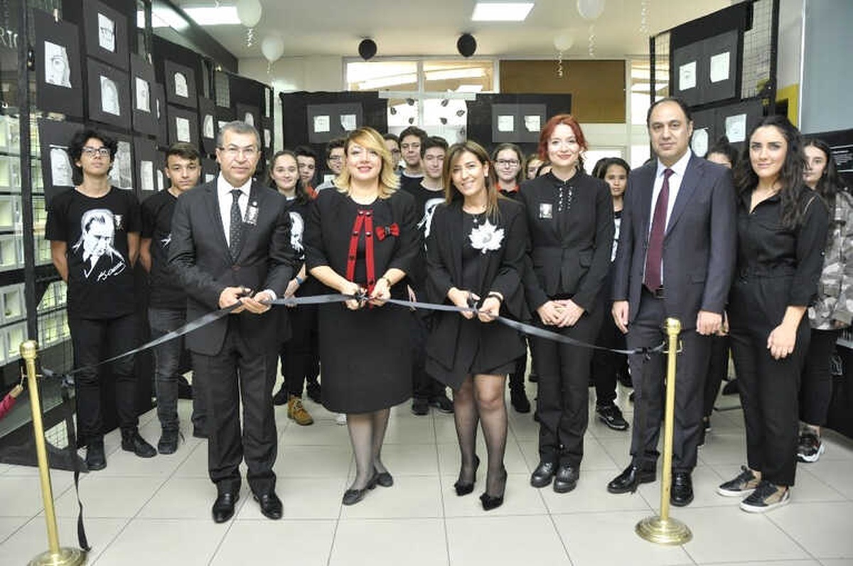 Gkv Liselerinden Kara Kalem Resim Sergisi
