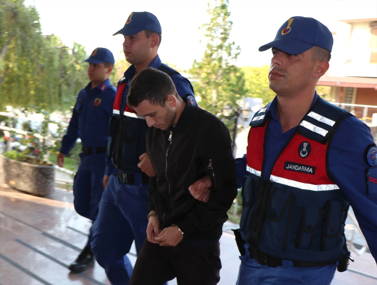 Güncelleme - İzmir\'de 24 Düzensiz Göçmen Yakalandı