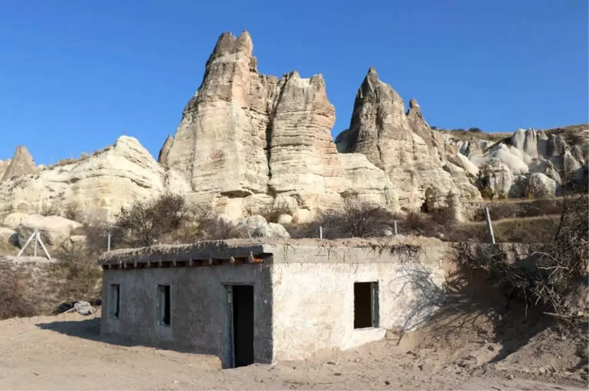 Kapadokya\'da Üzeri Toprakla Kapatılan Kaçak Yapı Yıkıldı