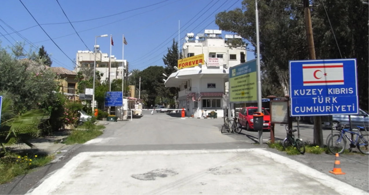 Kıbrıs\'ta 8 Yıl Sonra Bir İlk! Sınır Kapıları Açıldı