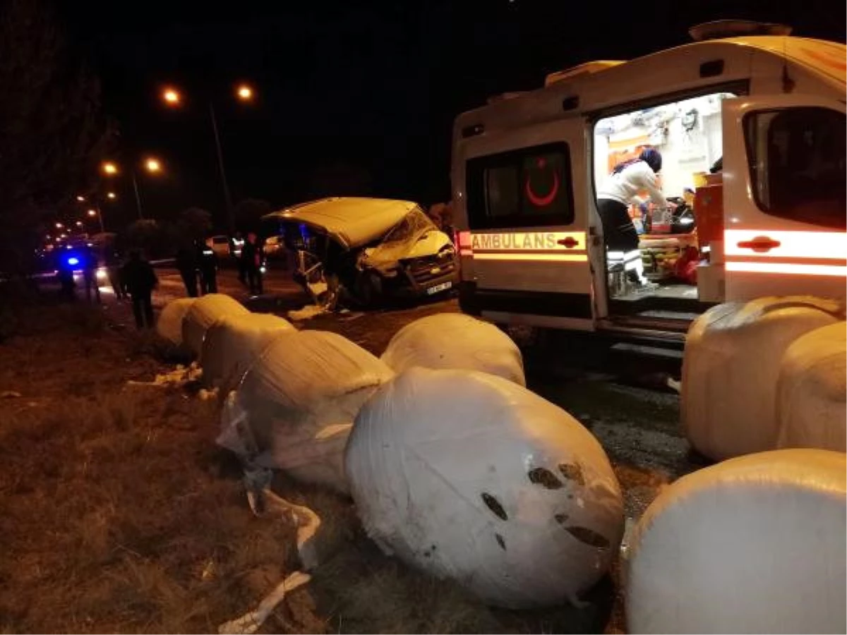 Minibüs Traktörle Çarpıştı: 1 Ölü, 5 Yaralı